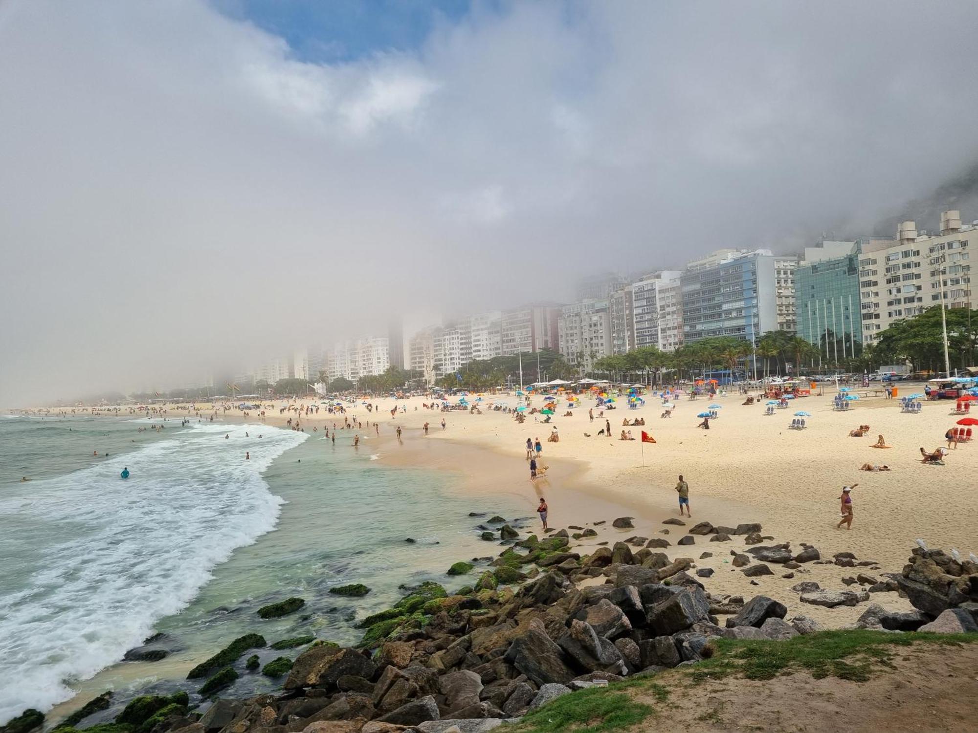 1 C Vista Livre E Banheiro Privativo E Perto Praias Ipanema Leblon Arpoador Copacabana E Do Cristo Redentor Do Bondinho Pao Acucar Etc Chegando Cedo Que O Check-in Do Meio-dia, Deixe Suas Malas, Idem No Check-out 10h Manha Habitación en casa particular Río de Janeiro