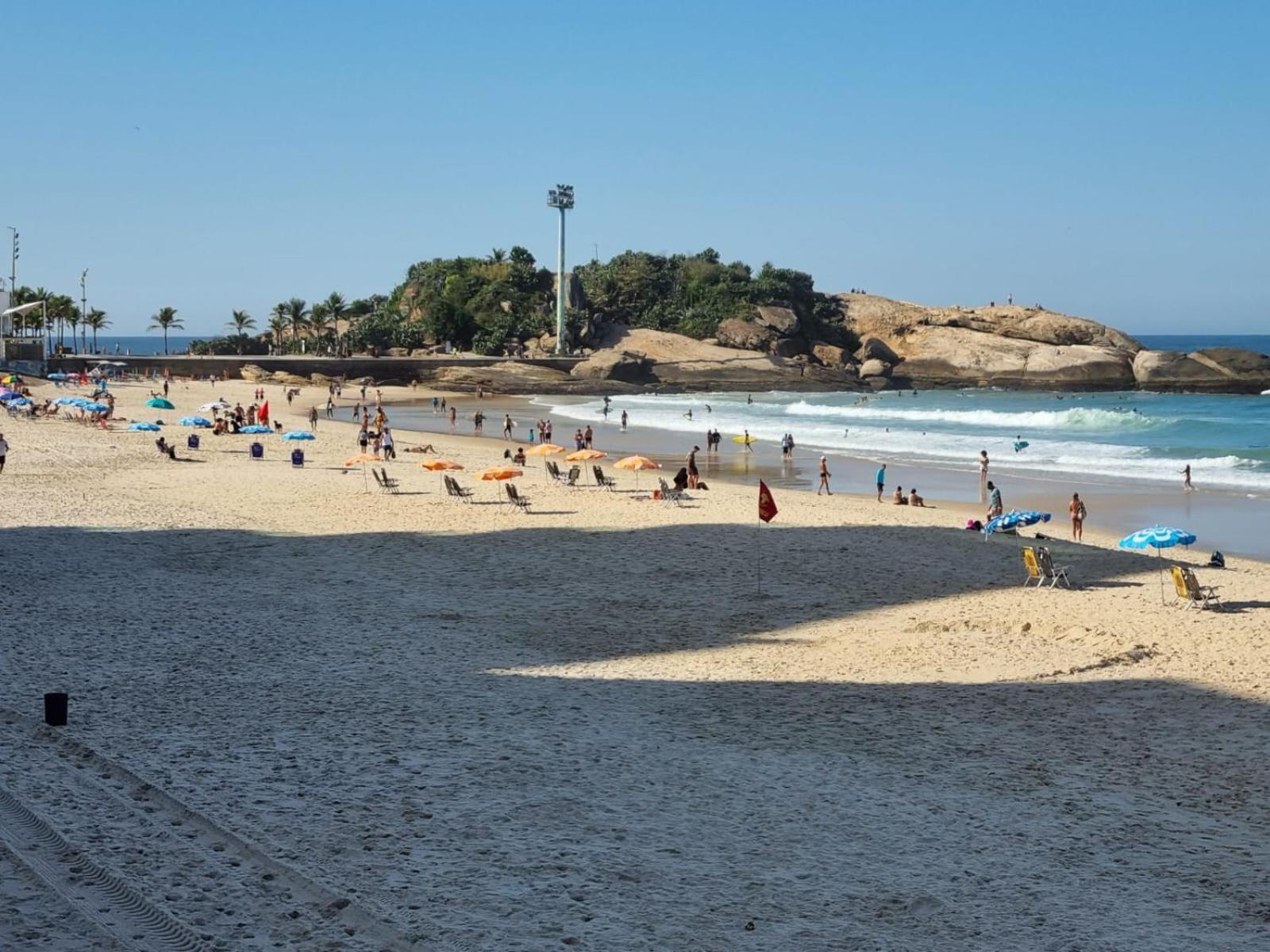 1 C Vista Livre E Banheiro Privativo E Perto Praias Ipanema Leblon Arpoador Copacabana E Do Cristo Redentor Do Bondinho Pao Acucar Etc Chegando Cedo Que O Check-in Do Meio-dia, Deixe Suas Malas, Idem No Check-out 10h Manha Privatunterkunft