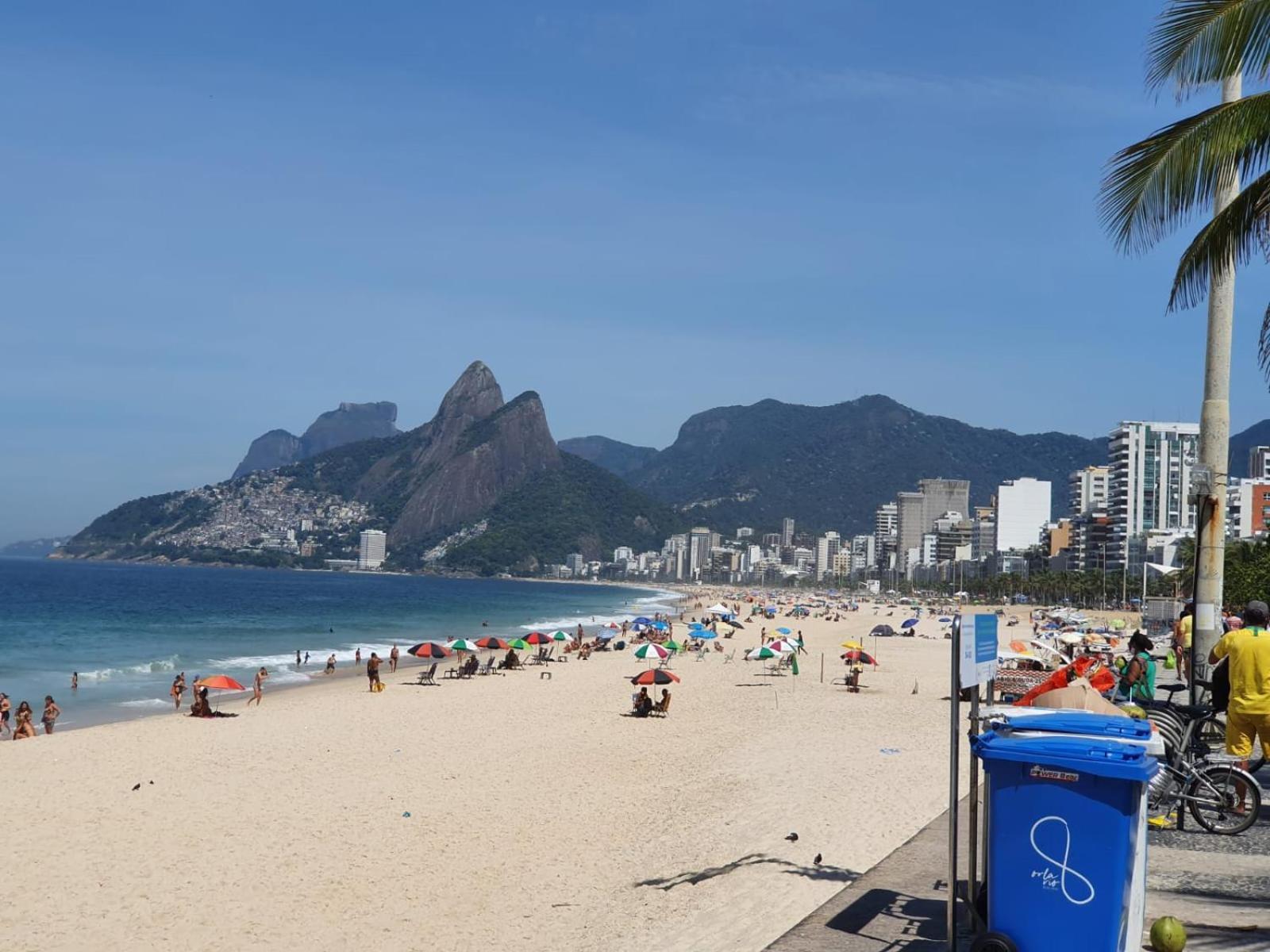 1 C Vista Livre E Banheiro Privativo E Perto Praias Ipanema Leblon Arpoador Copacabana E Do Cristo Redentor Do Bondinho Pao Acucar Etc Chegando Cedo Que O Check-in Do Meio-dia, Deixe Suas Malas, Idem No Check-out 10h Manha Habitación en casa particular