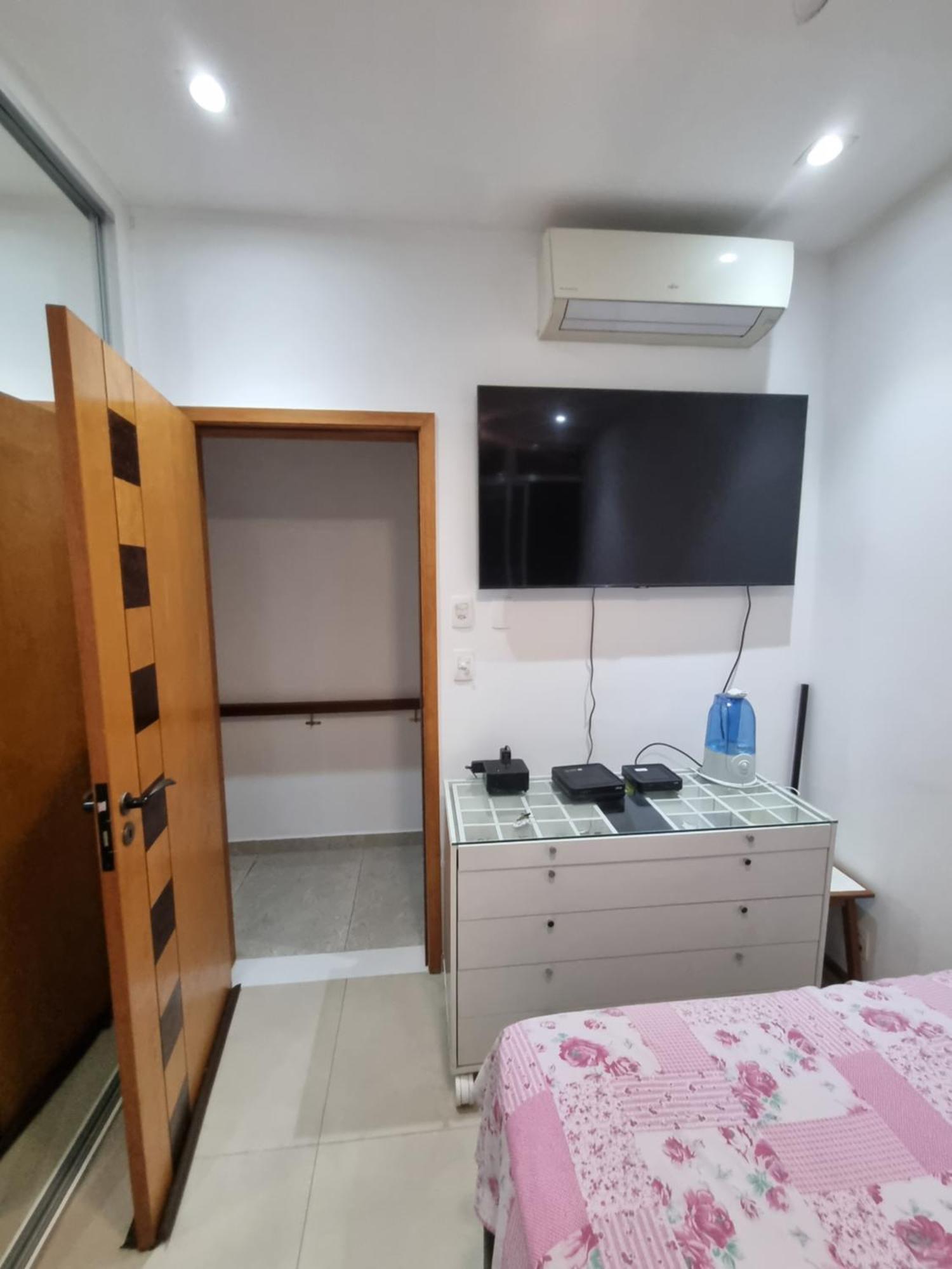 Habitación en casa particular 1 C Vista Livre E Banheiro Privativo E Perto Praias Ipanema Leblon Arpoador Copacabana E Do Cristo Redentor Do Bondinho Pao Acucar Etc Chegando Cedo Que O Check-in Do Meio-dia, Deixe Suas Malas, Idem No Check-out 10h Manha Río de Janeiro