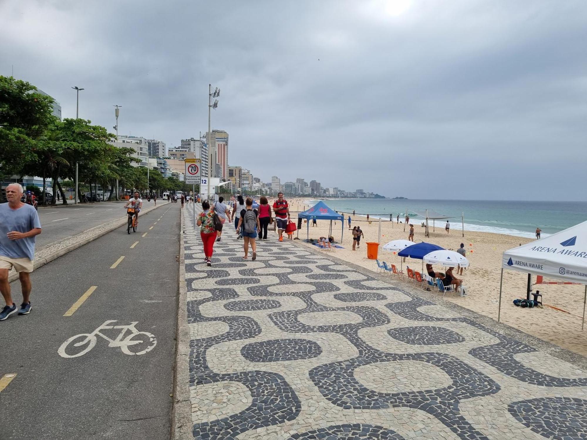 1 C Vista Livre E Banheiro Privativo E Perto Praias Ipanema Leblon Arpoador Copacabana E Do Cristo Redentor Do Bondinho Pao Acucar Etc Chegando Cedo Que O Check-in Do Meio-dia, Deixe Suas Malas, Idem No Check-out 10h Manha Habitación en casa particular