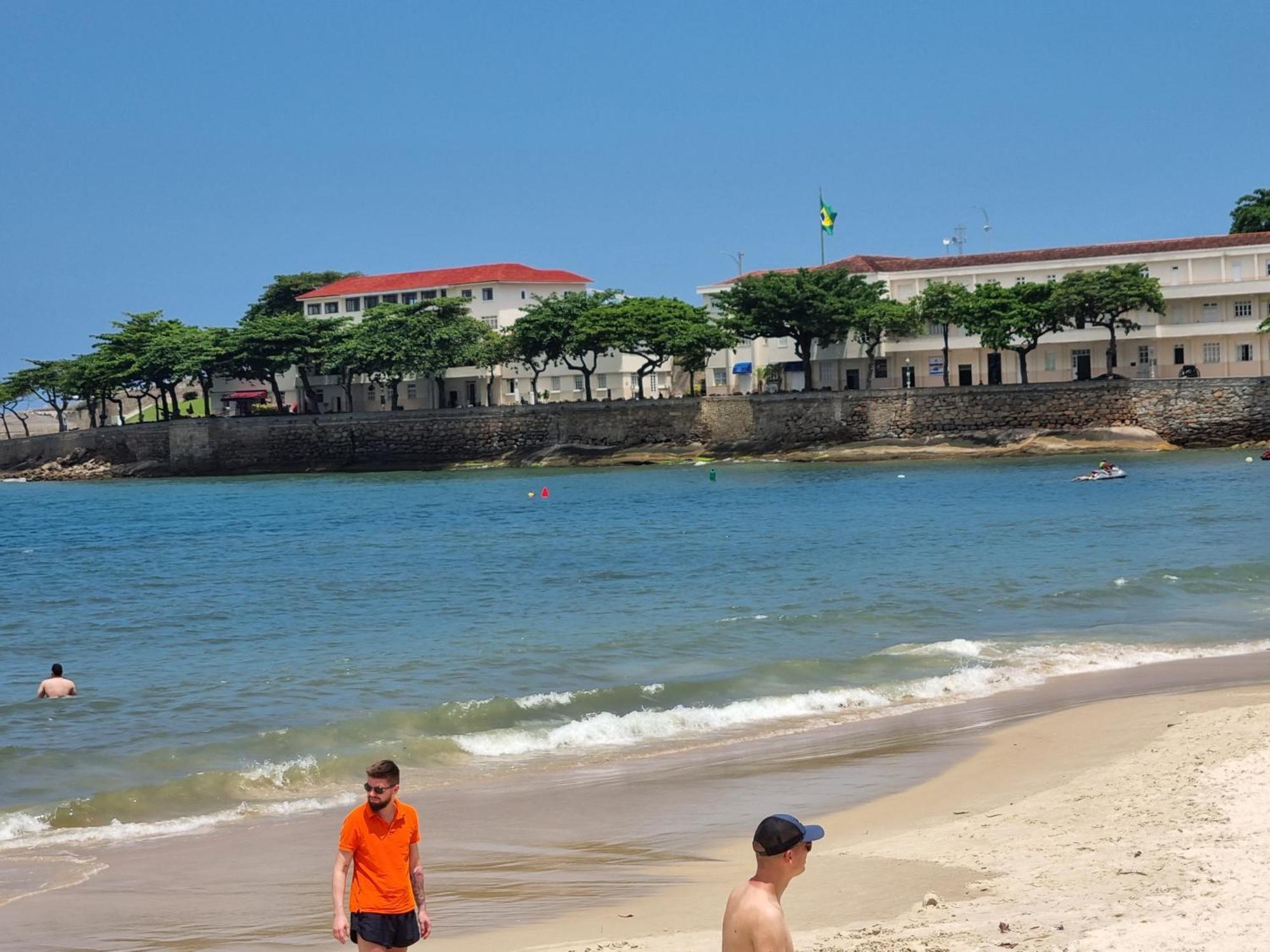 Habitación en casa particular 1 C Vista Livre E Banheiro Privativo E Perto Praias Ipanema Leblon Arpoador Copacabana E Do Cristo Redentor Do Bondinho Pao Acucar Etc Chegando Cedo Que O Check-in Do Meio-dia, Deixe Suas Malas, Idem No Check-out 10h Manha